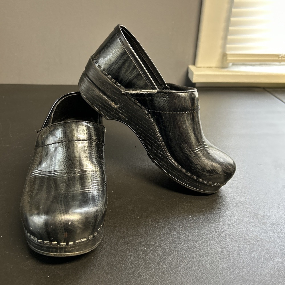 Dansko Women's 36 Professional Nursing Clogs Shoes Snakeskin Print Medical
